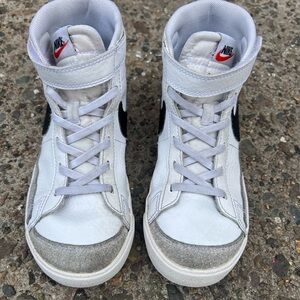 Nike Kids High-Top Sneakers - White and Gray